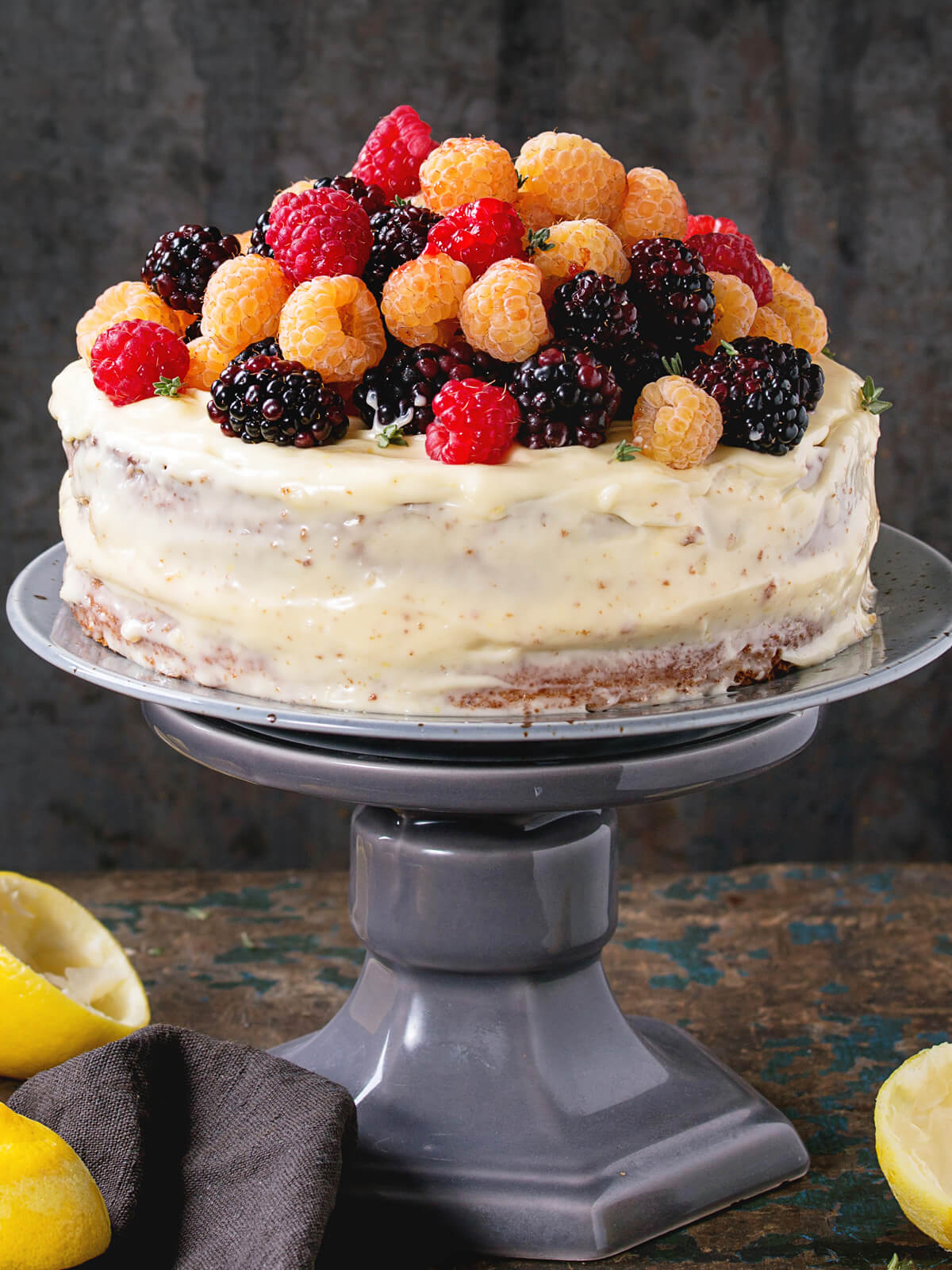 Zitronen-Beeren-Torte mit Mascarpone-Creme
