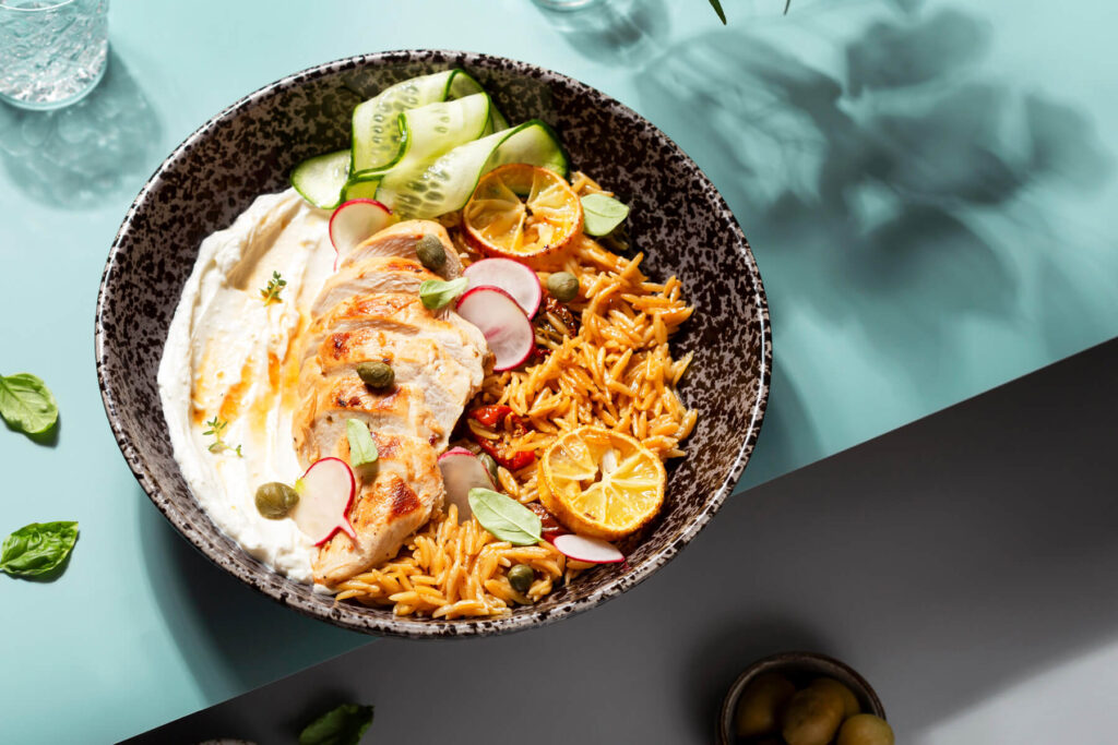 Zitroniges Risoni (Orzo) mit Hähnchen und Feta-Creme