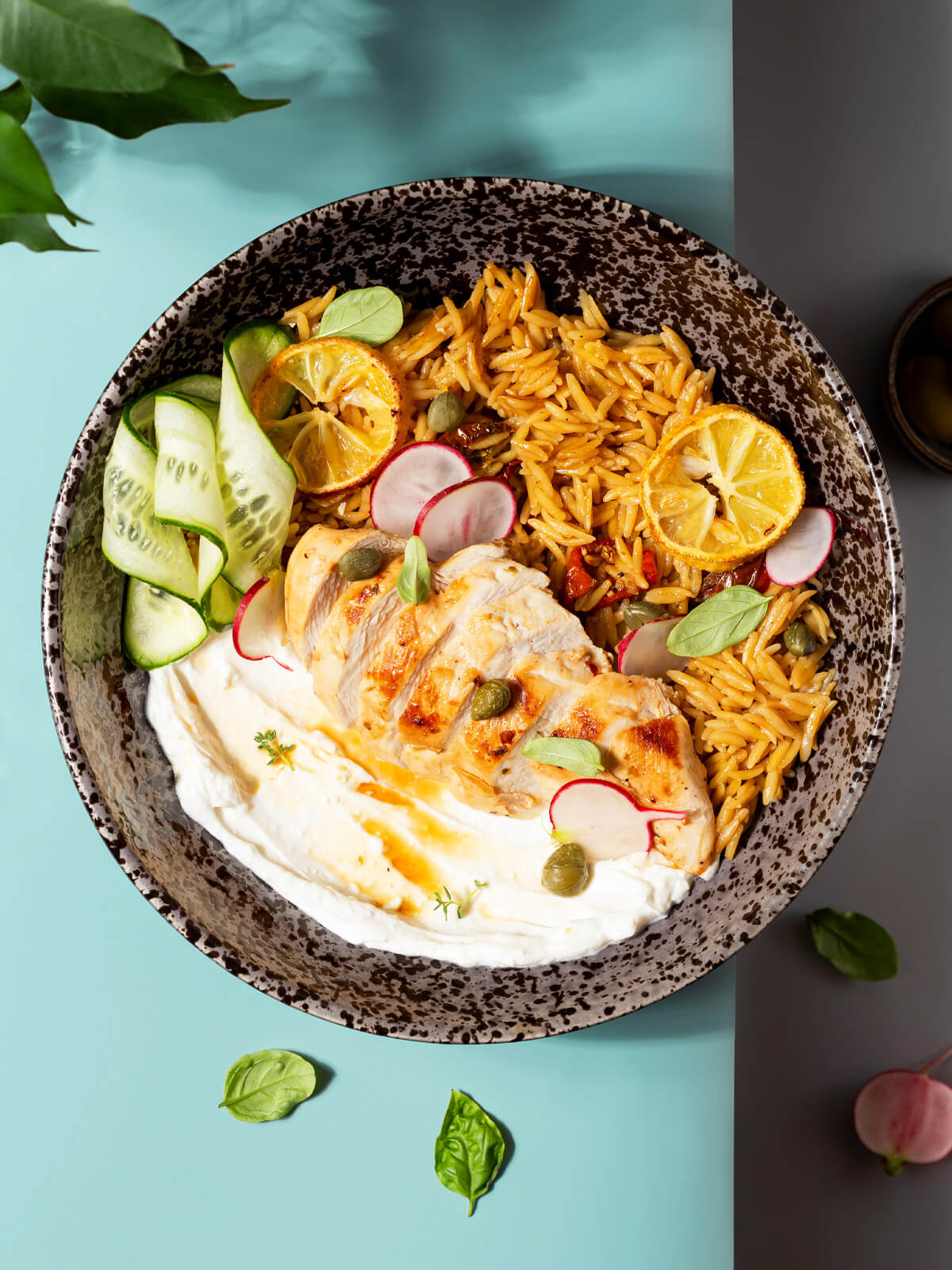 Zitroniges Risoni (Orzo) mit Hähnchen und Feta-Creme