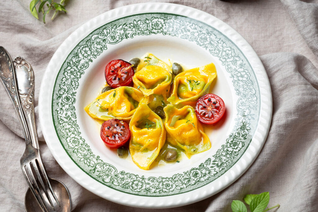 Zweifarbige Tortelloni Pasta mit Garnelen, Ricotta & Zitronenbutter