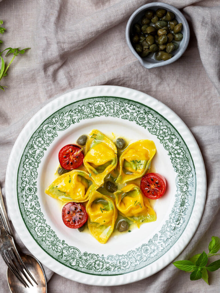 Zweifarbige Tortelloni Pasta mit Garnelen, Ricotta & Zitronenbutter
