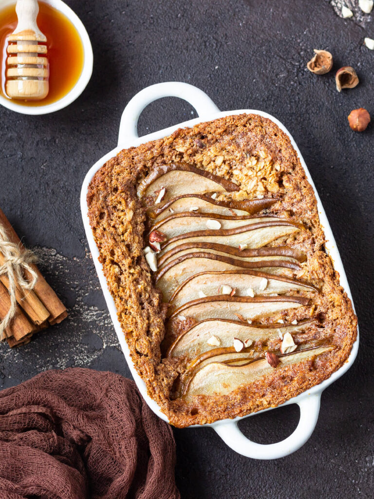 Gebackene Haferflocken mit Birne und Zimt (Baked Oatmeal)