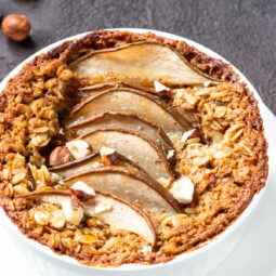 Gebackene Haferflocken mit Birne und Zimt (Baked Oatmeal)