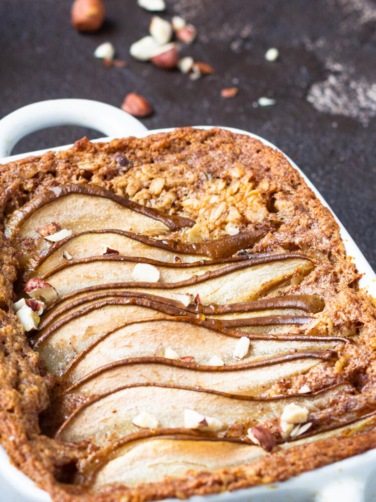 Gebackene Haferflocken mit Birne und Zimt (Baked Oatmeal)