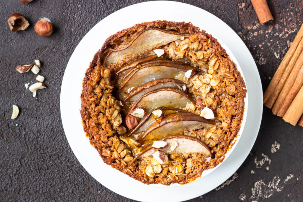 Gebackene Haferflocken mit Birne und Zimt (Baked Oatmeal)