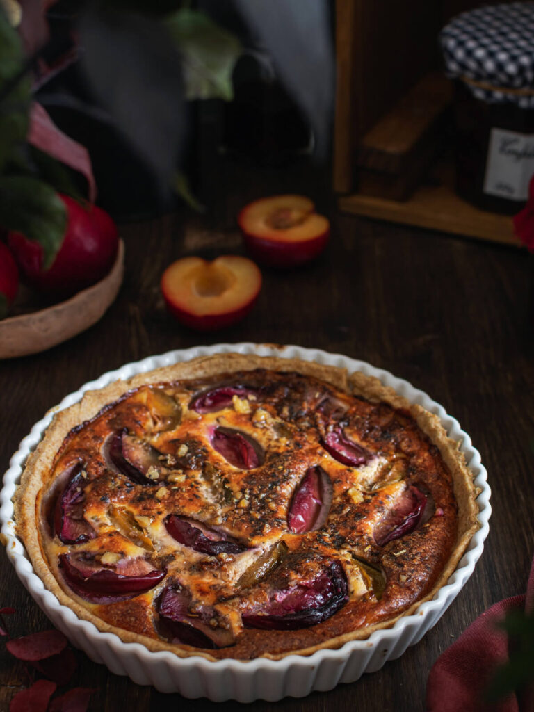 Pflaumentarte mit Gorgonzola auf Vollkorn-Mürbeteig