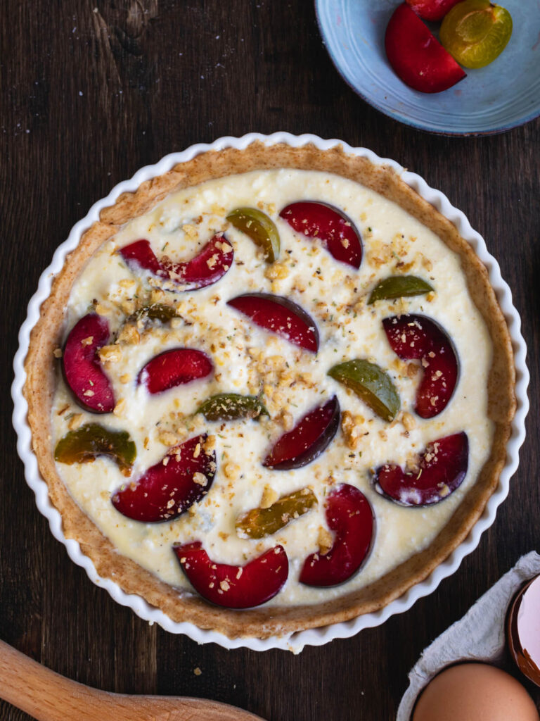 Pflaumentarte mit Gorgonzola auf Vollkorn-Mürbeteig