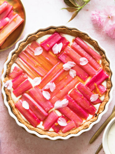 Rhabarbertarte mit Crème-fraîche-Füllung
