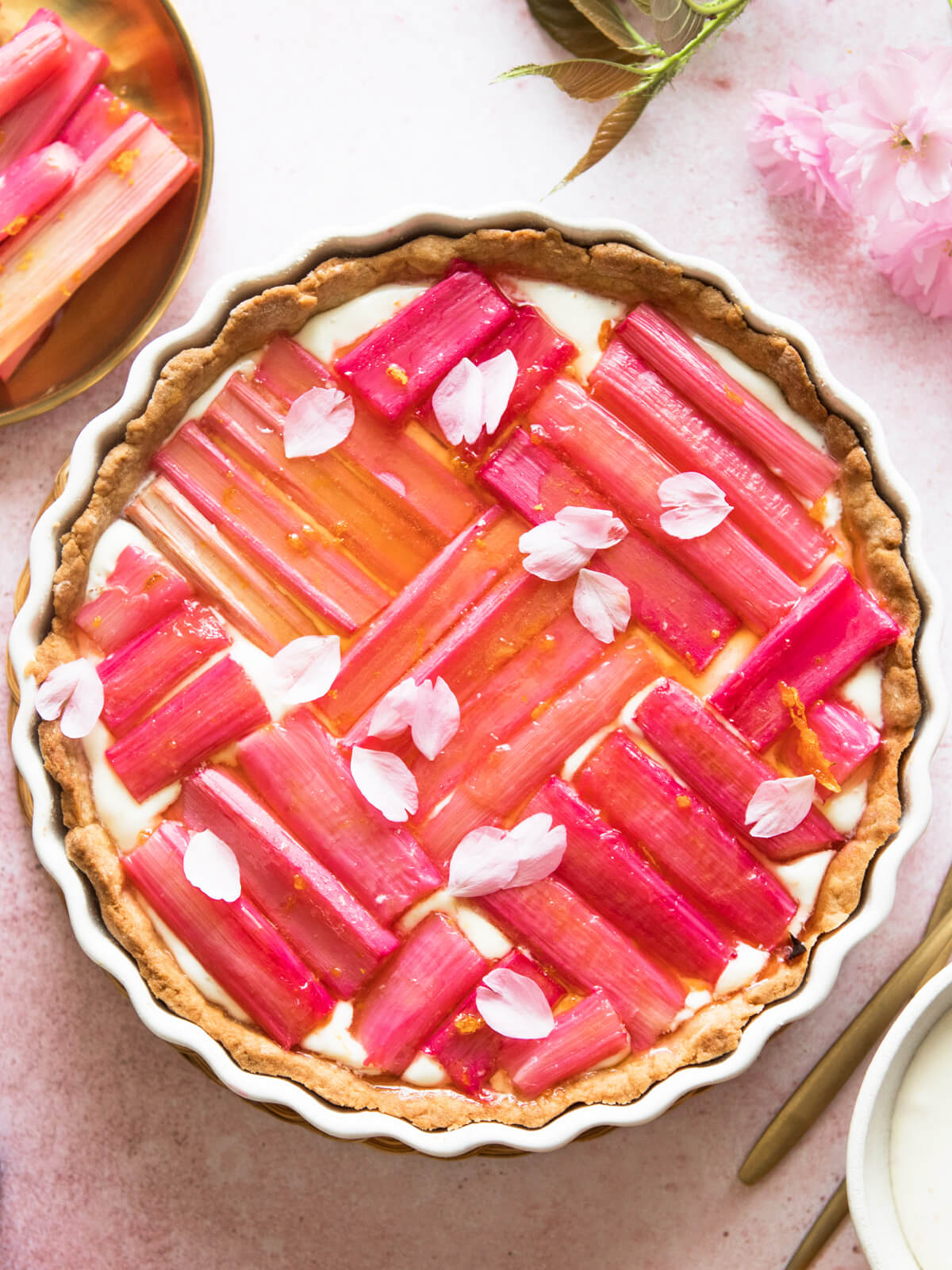 Rhabarbertarte mit Crème-fraîche-Füllung