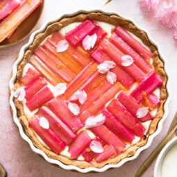 Rhabarbertarte mit Crème-fraîche-Füllung