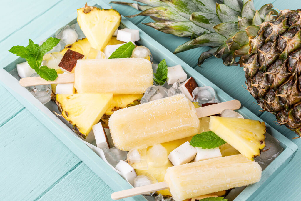 Ananas-Kokos-Stieleis