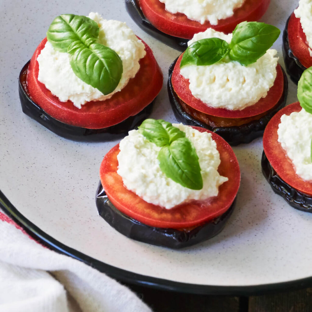 Gebratene Auberginen mit Frischkäse Nahaufnahme