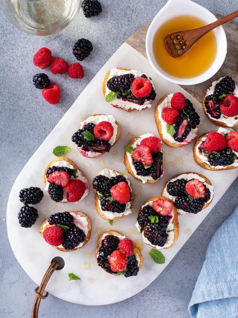 Beeren-Bruschetta