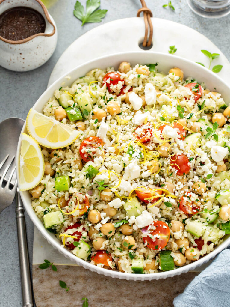 Blumenkohlreis-Salat mit Kichererbsen und Feta