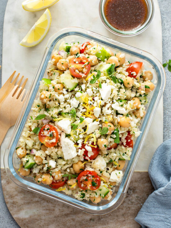 Blumenkohlreis-Salat mit Kichererbsen und Feta