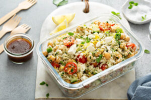 Blumenkohlreis-Salat mit Kichererbsen und Feta