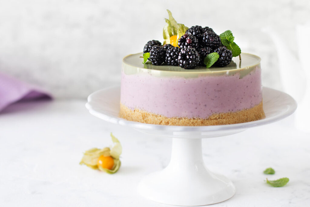 Brombeer-Matcha-Cheesecake ohne Backen