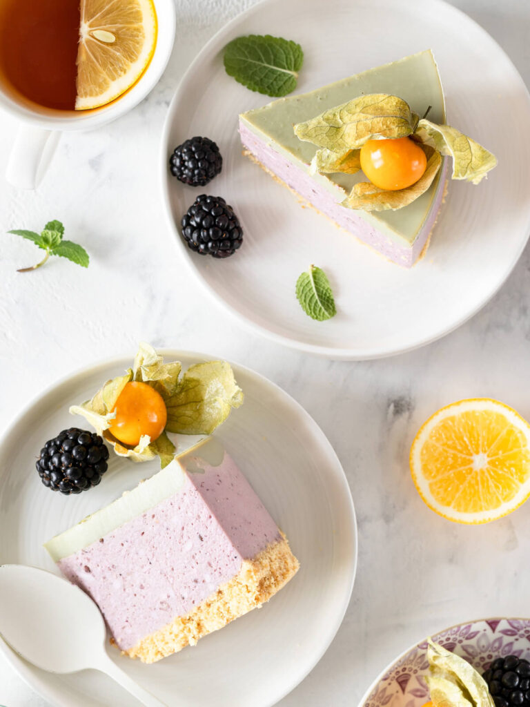 Brombeer-Matcha-Cheesecake