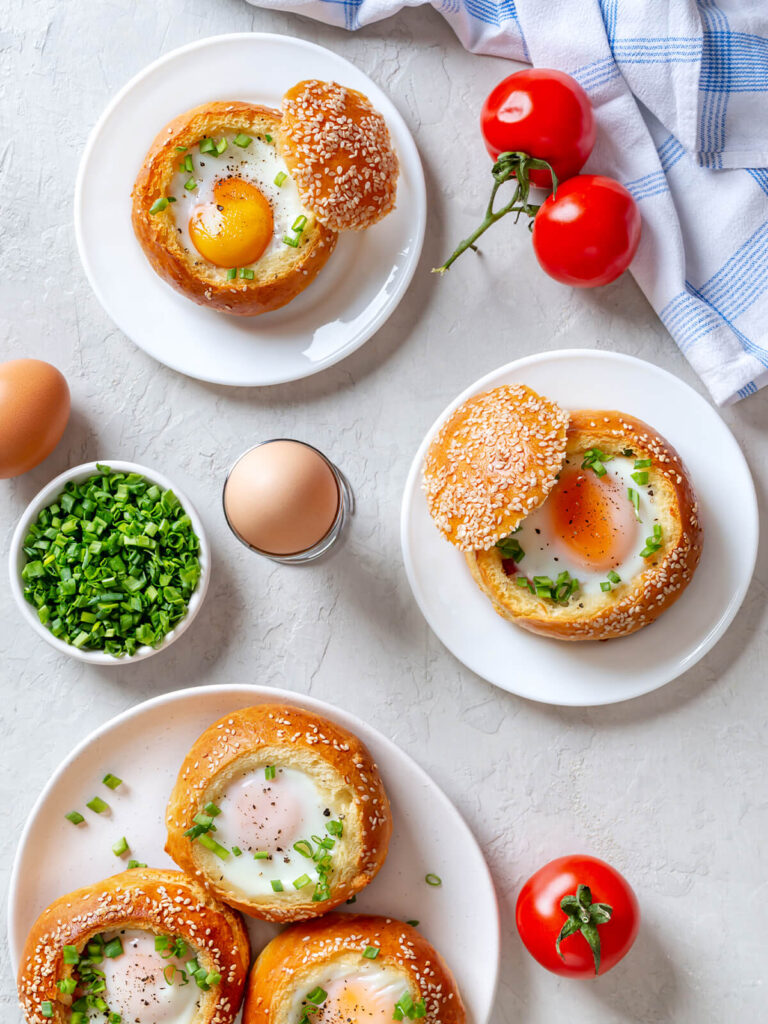Eier-Brötchen serviert