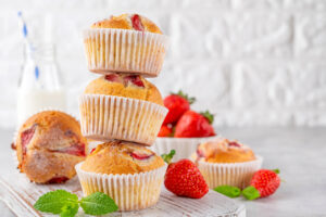Erdbeer-Muffins im Förmchen