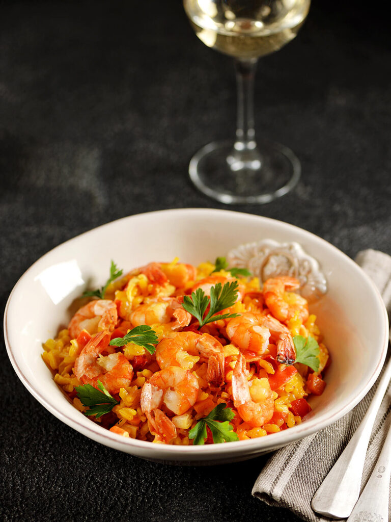 Garnelen-Risotto mediterran mit Cherrytomaten, Paprika und gebratenen Garnelen