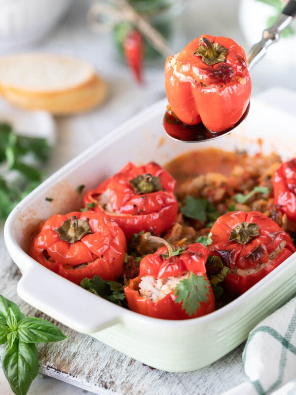 Gefüllte Paprika mit Hackfleisch in Auflaufform