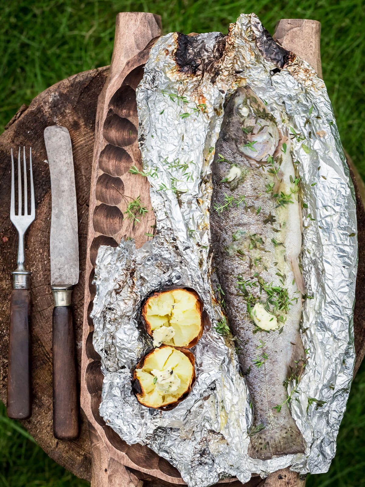 Gegrillte Forelle mit Aschekartoffeln