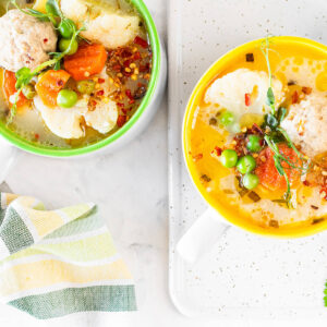 Gemüsesuppe mit Hähnchen-Bällchen