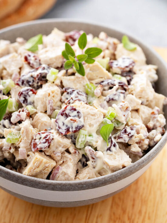 Hähnchensalat mit getrockneten Kirschen