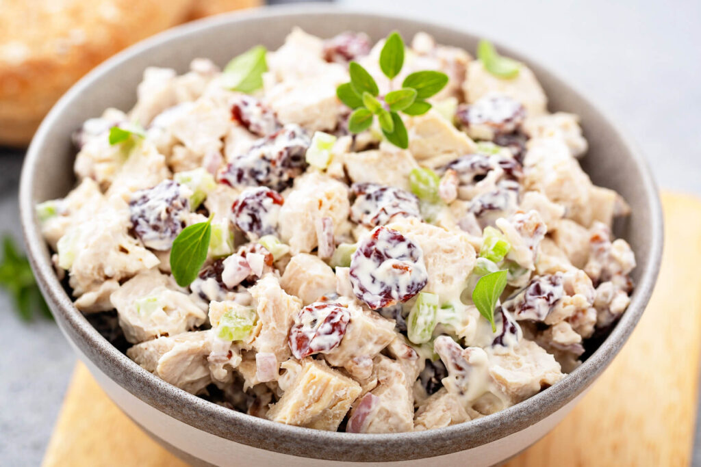 Hähnchensalat mit getrockneten Kirschen