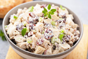 Hähnchensalat mit getrockneten Kirschen