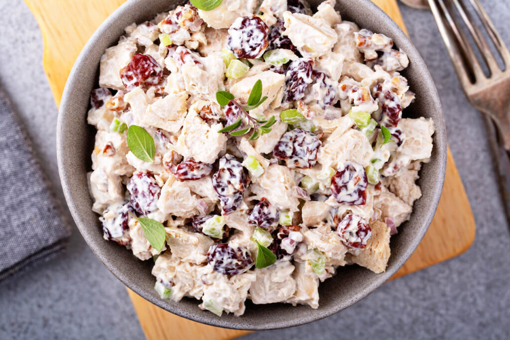 Hähnchensalat mit getrockneten Kirschen