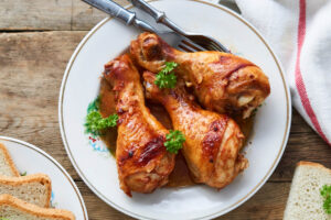 Hähnchen-Unterschenkel in Paprika-Zwiebel-Sauce