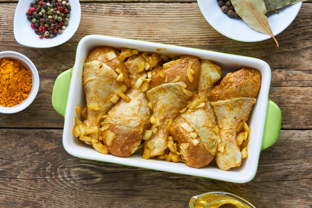 Hähnchen-Unterschenkel in Paprika-Zwiebel-Sauce