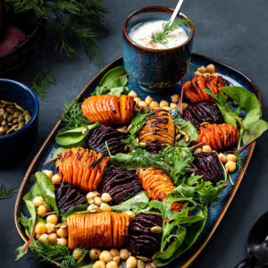 Hasselback-Wurzelgemüse-Salat mit Kichererbsen
