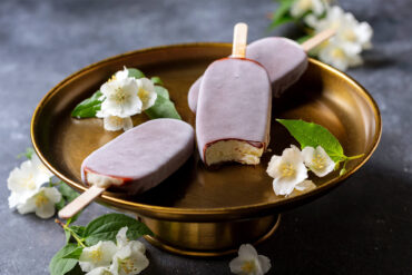 Hausgemachtes Stieleis Rezept mit Schokoladenglasur