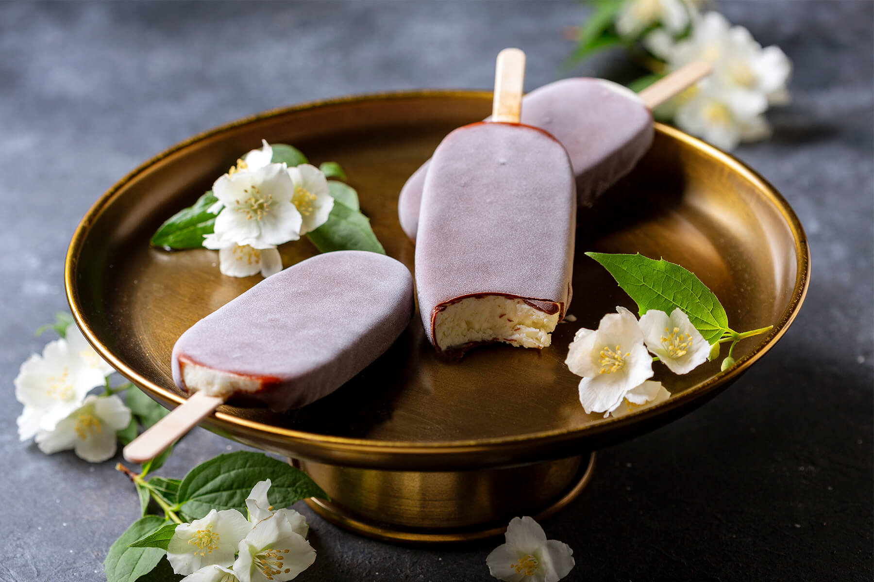 Hausgemachtes Stieleis Rezept mit Schokoladenglasur