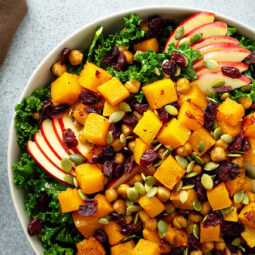 Warmer Herbst-Winter-Salat mit Grünkohl und Butternut-Kürbis