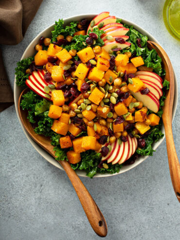 Warmer Herbst-Winter-Salat mit Grünkohl und Butternut-Kürbis