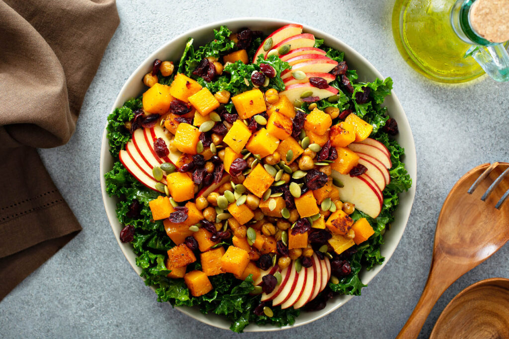 Warmer Herbst-Winter-Salat mit Grünkohl und Butternut-Kürbis