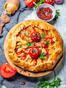 Herzhafte Galette mit Kartoffeln und Speck