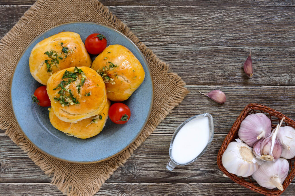Knoblauch-Pampuschki mit Kräutern