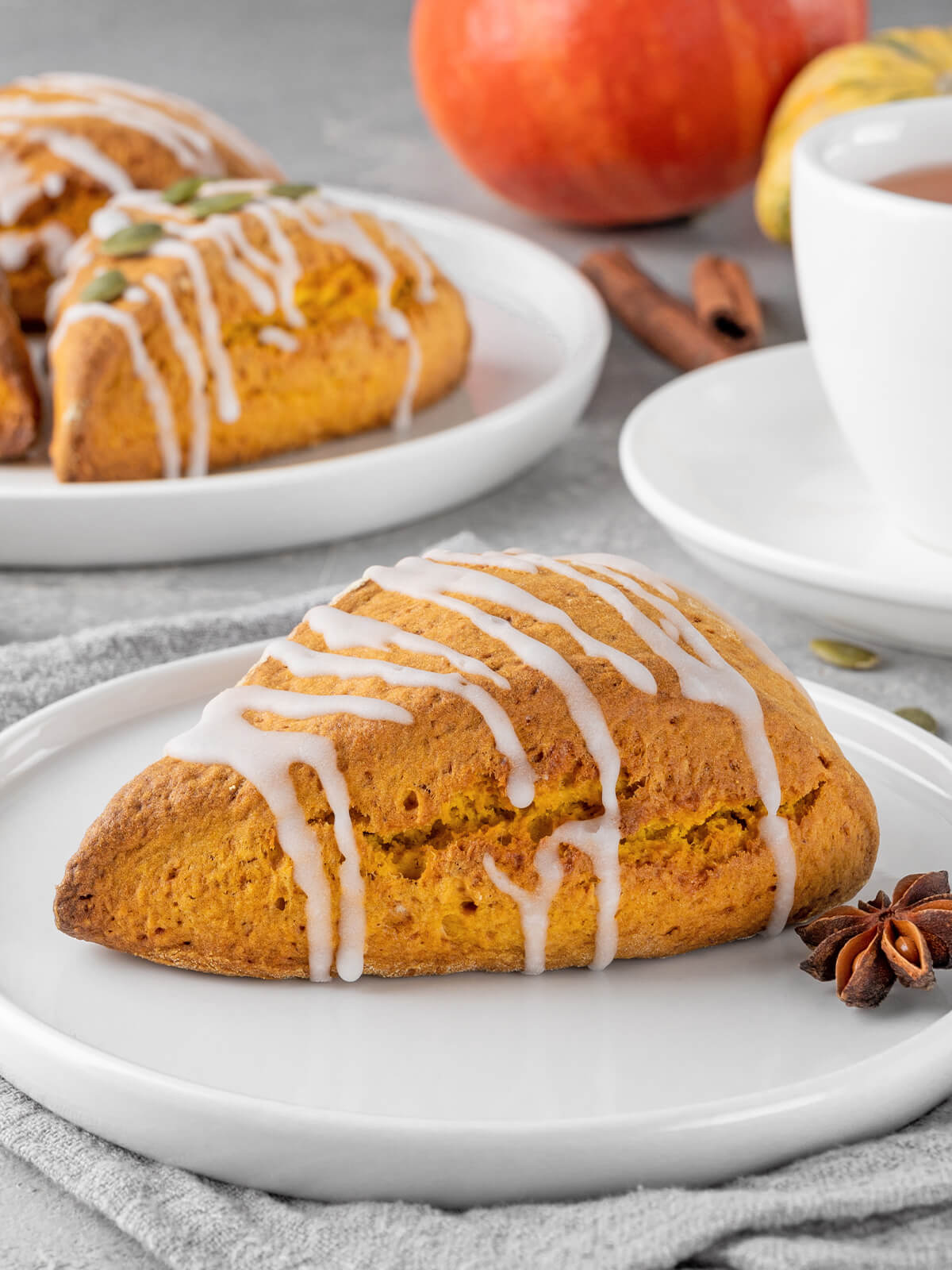 Kürbis-Scones mit Glasur