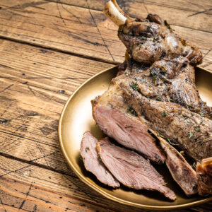 Slow-Roast Lammschulter mit Kräutern – zart geschmortes Festtagsfleisch