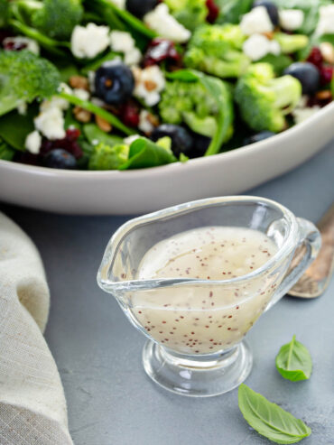 Mohn-Salatdressing mit Honig und Zitrone