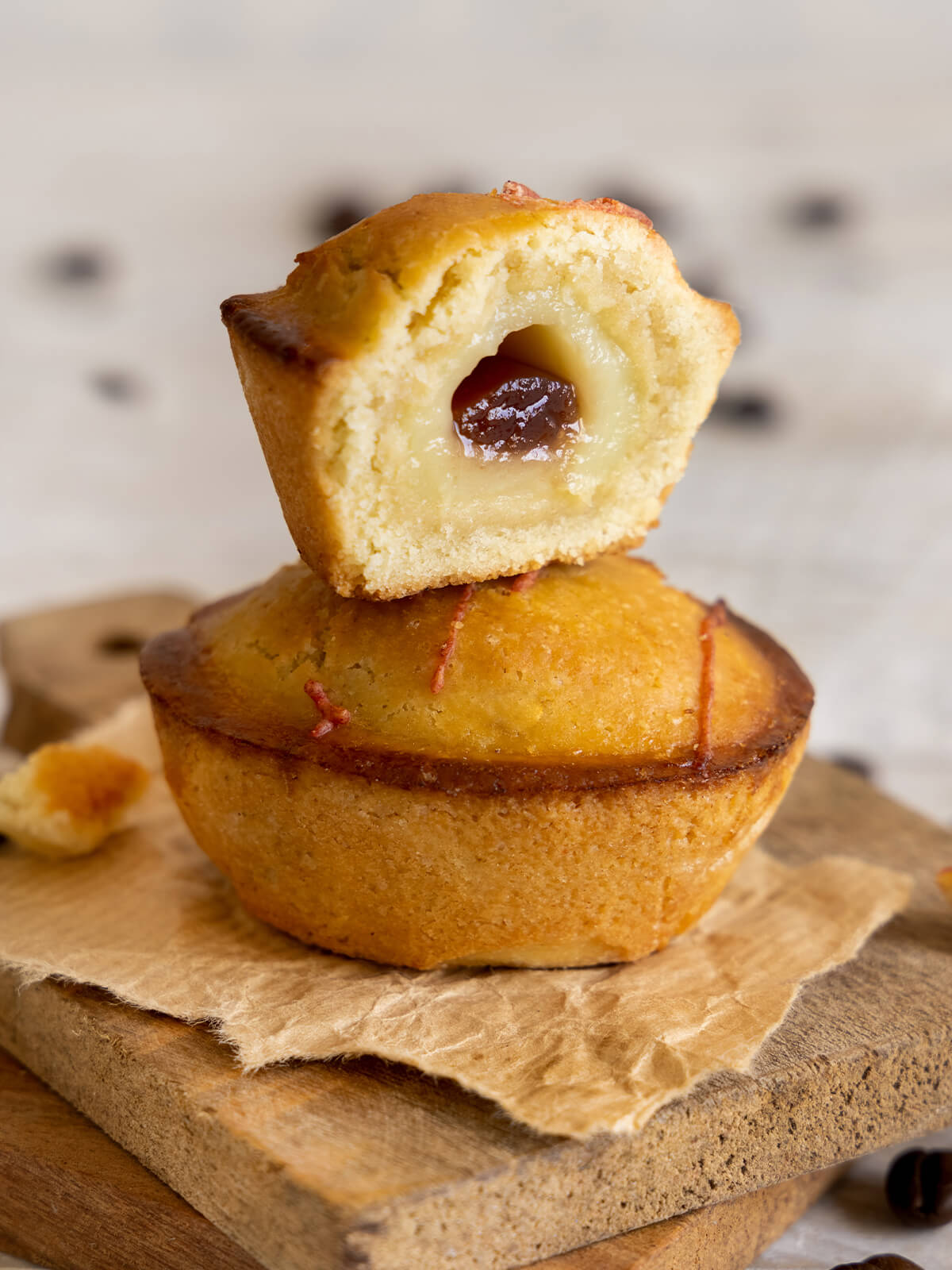 Ovale Pasticciotti Leccesi mit Espresso-Schokoladen-Herz