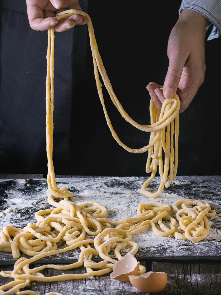 Pici Toscani fatti a mano – handgerollte dicke Pastastränge aus der Toskana