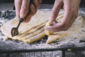Pici Toscani fatti a mano – Hausgemachte toskanische Pasta von Hand gerollt