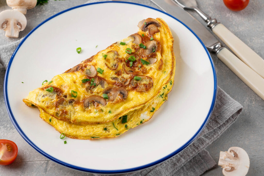 Pilz-Omelett halbmondförmig mit Champignons