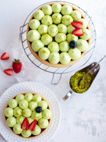 Pistazien-Tarte mit Erdbeerkonfitüre & Pistazien-Sahne-Creme